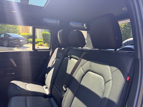 Used 2023 Land Rover Defender 110 X-Dynamic SE image 18