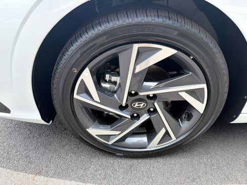New 2026 Hyundai Elantra Limited FWD image 12