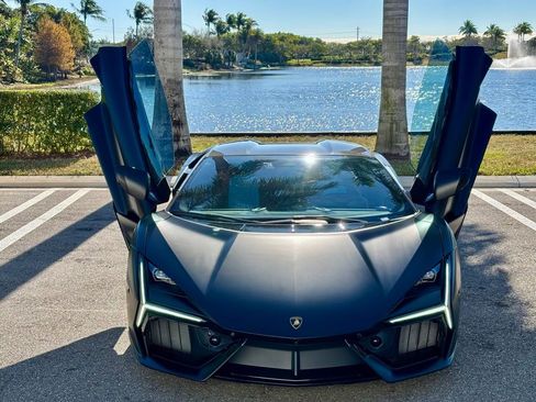 Used 2025 Lamborghini Revuelto AWD/4WD image 3