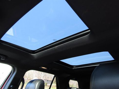 Used 2017 Ford Explorer XLT w/ Equipment Group 202A image 28