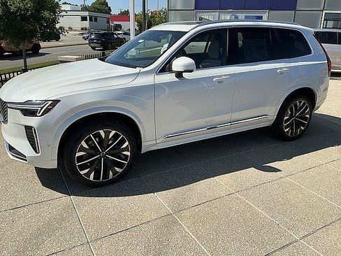 New 2026 Volvo XC90 B5 Plus w/ Protection Package AWD/4WD image 11