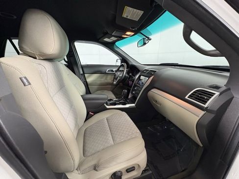 Used 2014 Ford Explorer XLT w/ Equipment Group 201A image 7