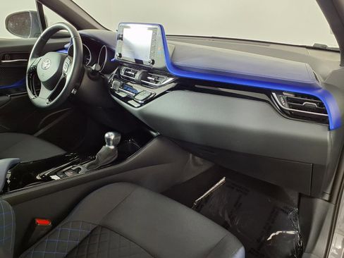 Used 2022 Toyota C-HR XLE image 7