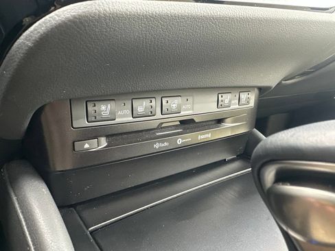 Used 2022 Lexus ES 300h w/ Premium Package FWD image 34