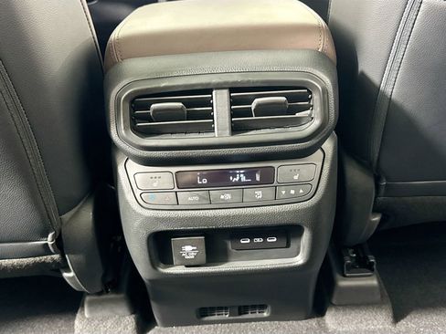 Used 2024 Honda Pilot Elite image 32