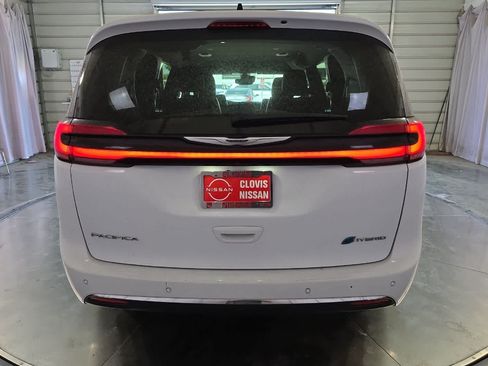 Used 2023 Chrysler Pacifica Touring-L FWD image 8