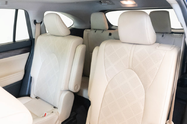 Used 2024 Toyota Highlander Platinum FWD image 8