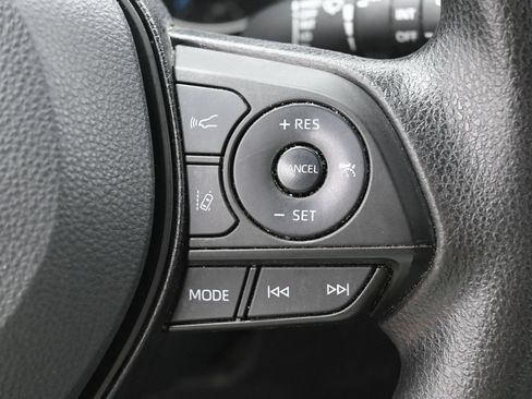 Used 2022 Toyota RAV4 XLE AWD/4WD image 18