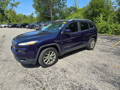 Used 2016 Jeep Cherokee Latitude AWD/4WD image 2