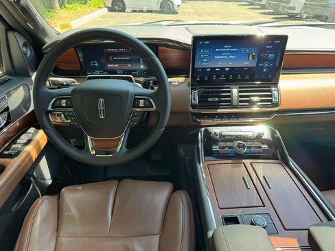 Used 2024 Lincoln Navigator Reserve AWD/4WD image 18