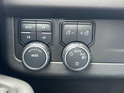 Used 2023 Chevrolet Suburban High Country AWD/4WD image 26