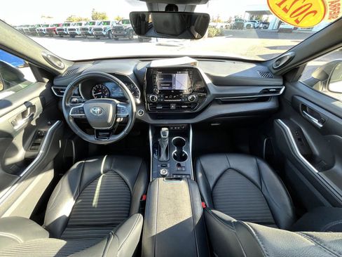 Used 2021 Toyota Highlander XSE image 28