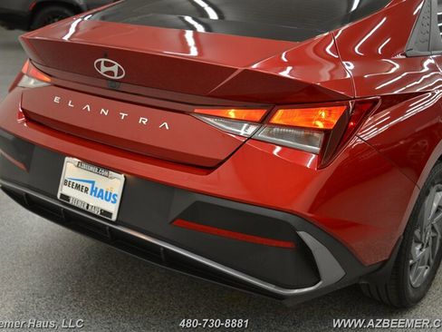 Used 2024 Hyundai Elantra SEL FWD image 39