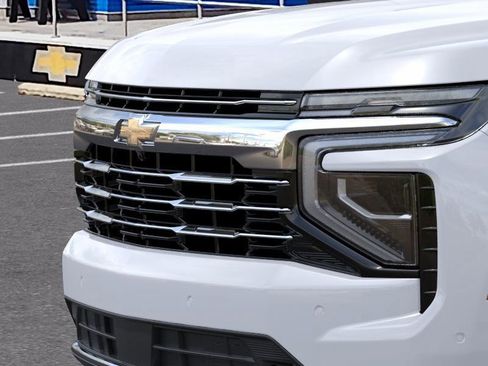 New 2026 Chevrolet Suburban LT image 13