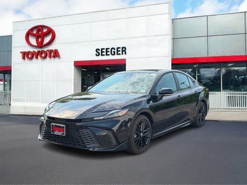 Used 2026 Toyota Camry SE FWD image 13