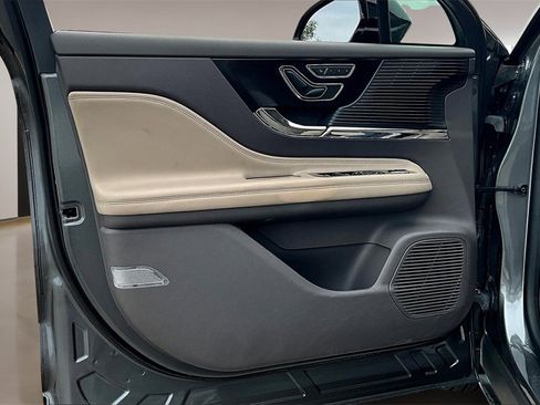 Used 2022 Lincoln Corsair AWD w/ Equipment Group 101A image 18