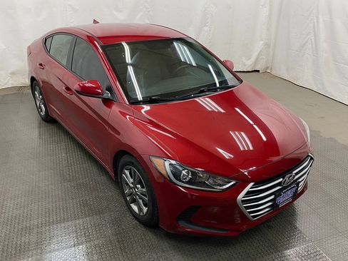 Used 2017 Hyundai Elantra SE FWD image 2