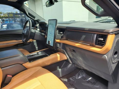 Certified 2022 Ford Expedition Max Platinum RWD image 37