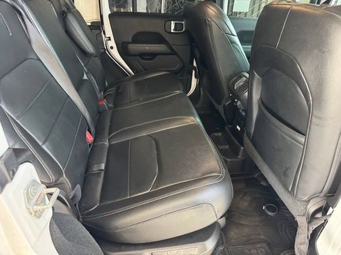 Used 2022 Jeep Wrangler Unlimited Sahara AWD/4WD image 4