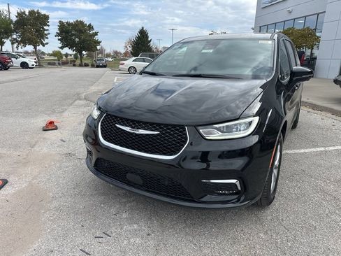 New 2026 Chrysler Pacifica Select image 11