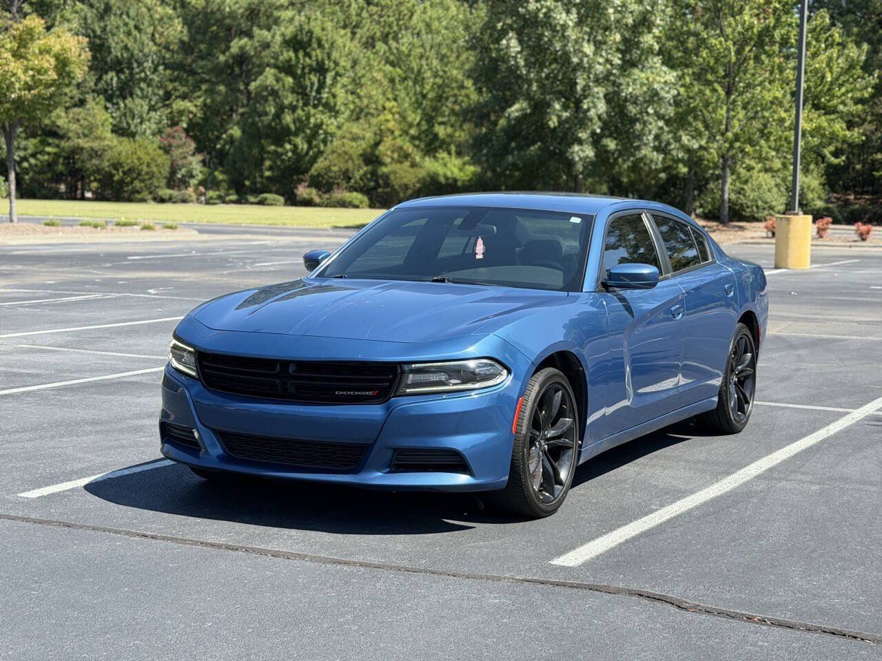 Used 2020 Dodge Charger SXT RWD image 3
