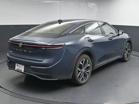 Certified 2025 Toyota Crown XLE image 8