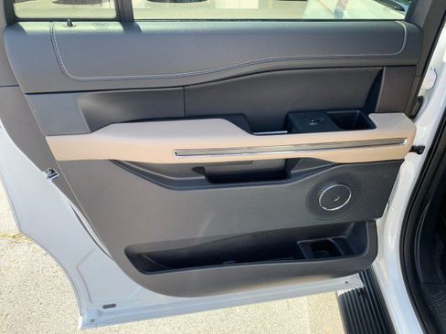 Used 2024 Ford Expedition Max XLT image 12