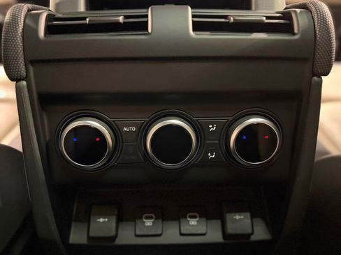 Used 2022 Land Rover Defender 110 X-Dynamic SE image 25