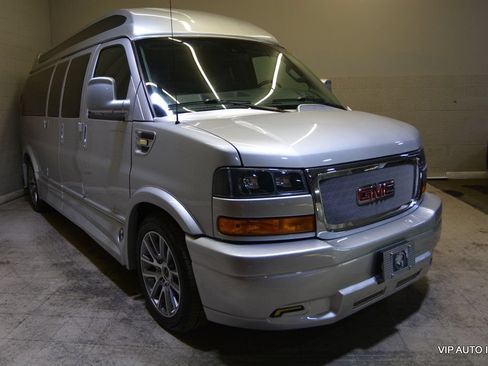 Used 2020 GMC Savana 2500 Extended w/ Enhanced Convenience Package RWD image 1