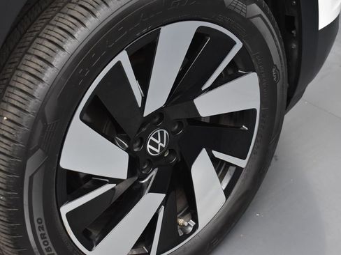 Used 2024 Volkswagen Atlas Cross Sport SE FWD image 36