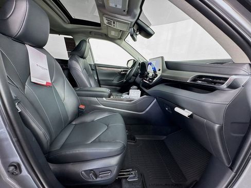 New 2026 Toyota Highlander Limited image 29