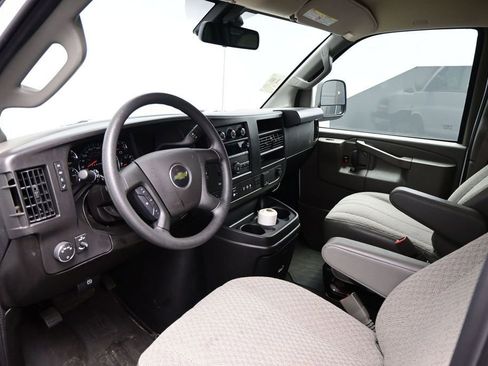 Used 2025 Chevrolet Express 3500 LT w/ LT Preferred Equipment Group RWD image 6