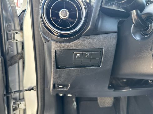 Used 2019 Toyota Yaris Sedan image 24