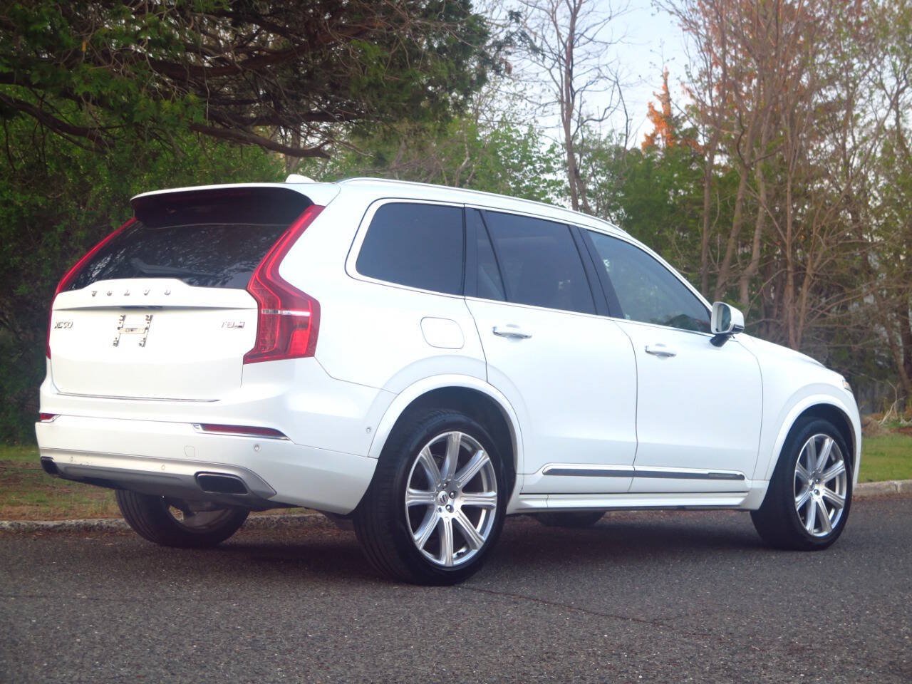 Used 2017 Volvo XC90 T8 Inscription w/ Luxury Package AWD/4WD image 4