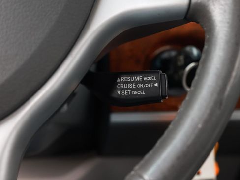 Used 2008 Chrysler Town & Country Touring w/ Entertainment Group #2 FWD image 31