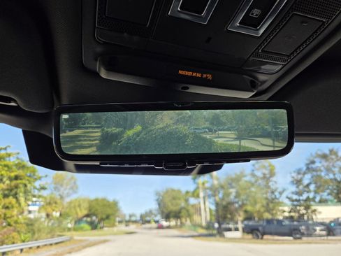 Used 2022 Land Rover Defender 110 X-Dynamic SE image 10