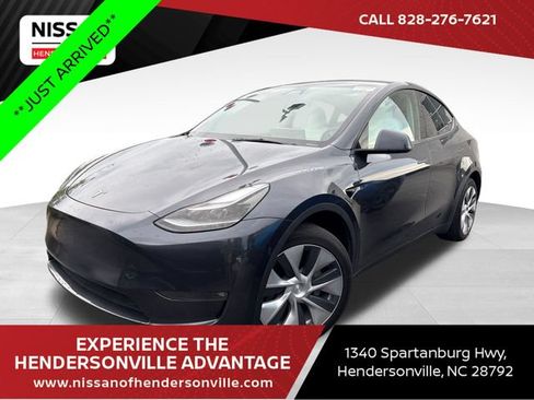 Used 2024 Tesla Model Y Long Range AWD/4WD image 1