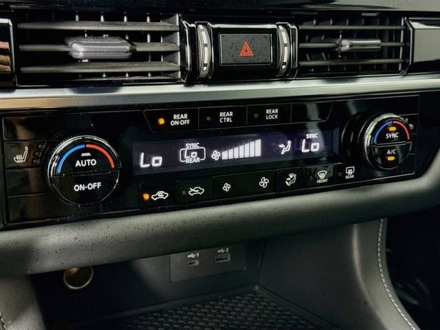 Used 2023 Nissan Pathfinder SV w/ SV Premium Package AWD/4WD image 15