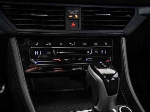Used 2025 Volkswagen Jetta Sport image 32