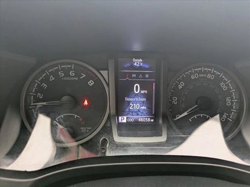 Used 2022 Toyota Tacoma TRD Sport w/ Technology Package AWD/4WD image 10