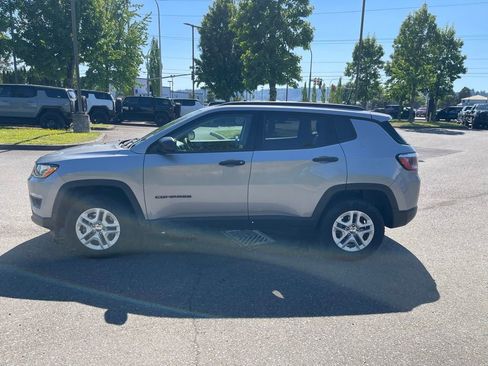 Used 2018 Jeep Compass Sport AWD/4WD image 2