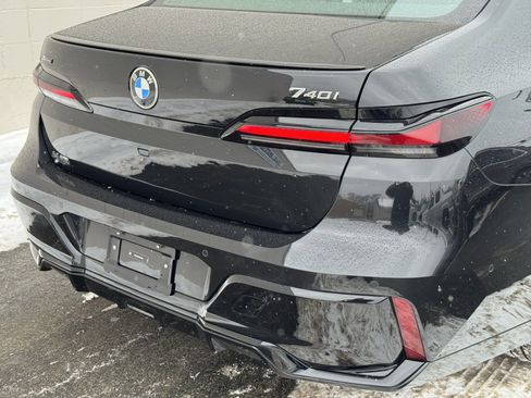Used 2025 BMW 740i xDrive image 9