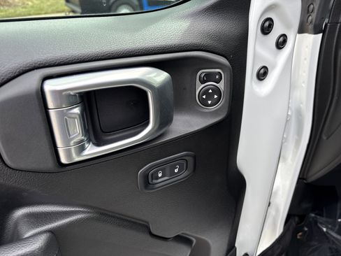 Certified 2025 Jeep Gladiator Sport image 17