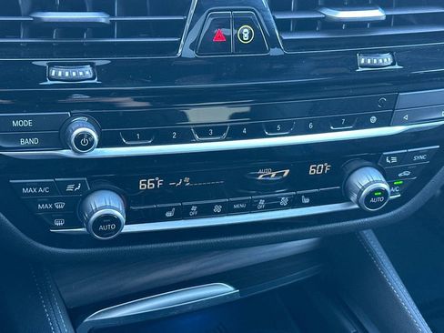 Used 2022 BMW 530e xDrive w/ Premium Package image 20