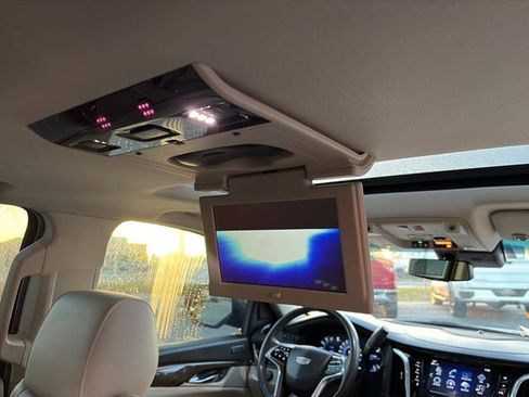 Used 2019 Cadillac Escalade Premium Luxury image 12
