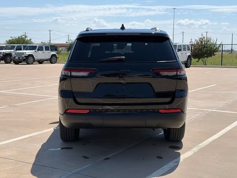 Certified 2024 Jeep Grand Cherokee L Laredo AWD/4WD image 8