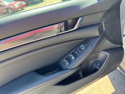 Used 2018 Honda Accord Sport image 11