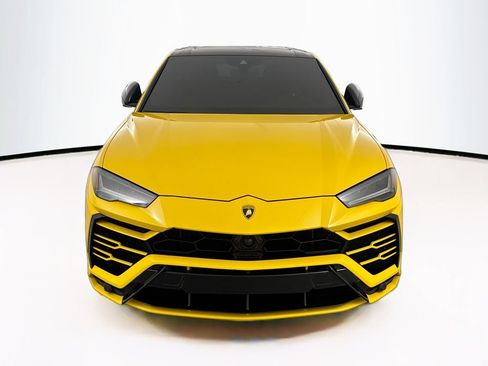 Used 2020 Lamborghini Urus AWD/4WD image 2