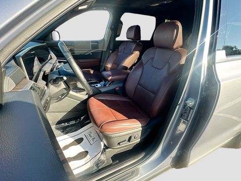 Used 2024 Kia Telluride EX w/ EX Captain's Chair Package FWD image 21