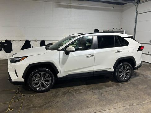 Used 2022 Toyota RAV4 Limited AWD/4WD image 9